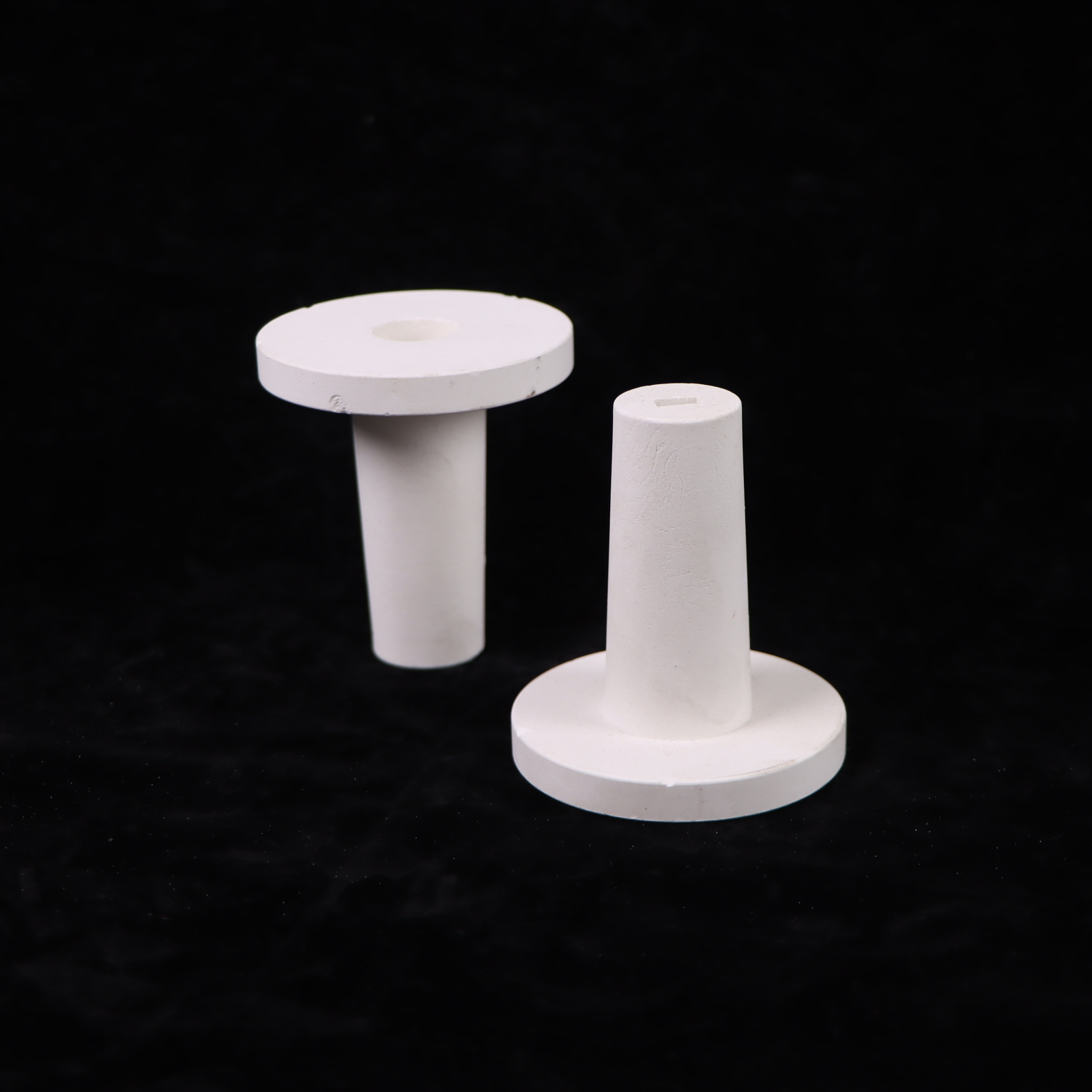 High heat resistance ceramic cuplocks for fixing blankets in kiln