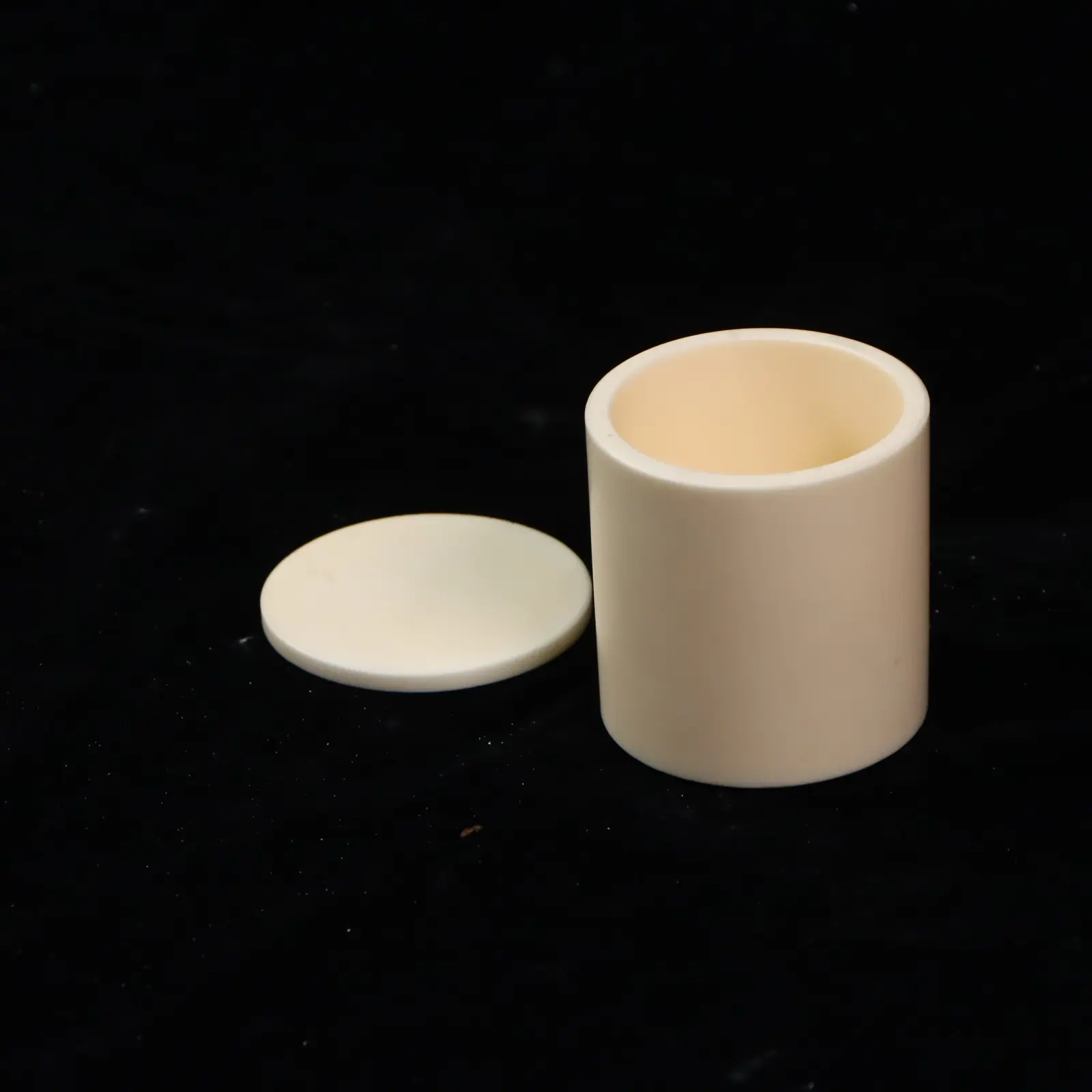 Alumina ceramic crucible